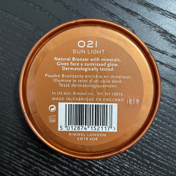 🌟 FREE Add-On Rimmel Bronzer Powder 021 Sun Light - Picture 3 of 5